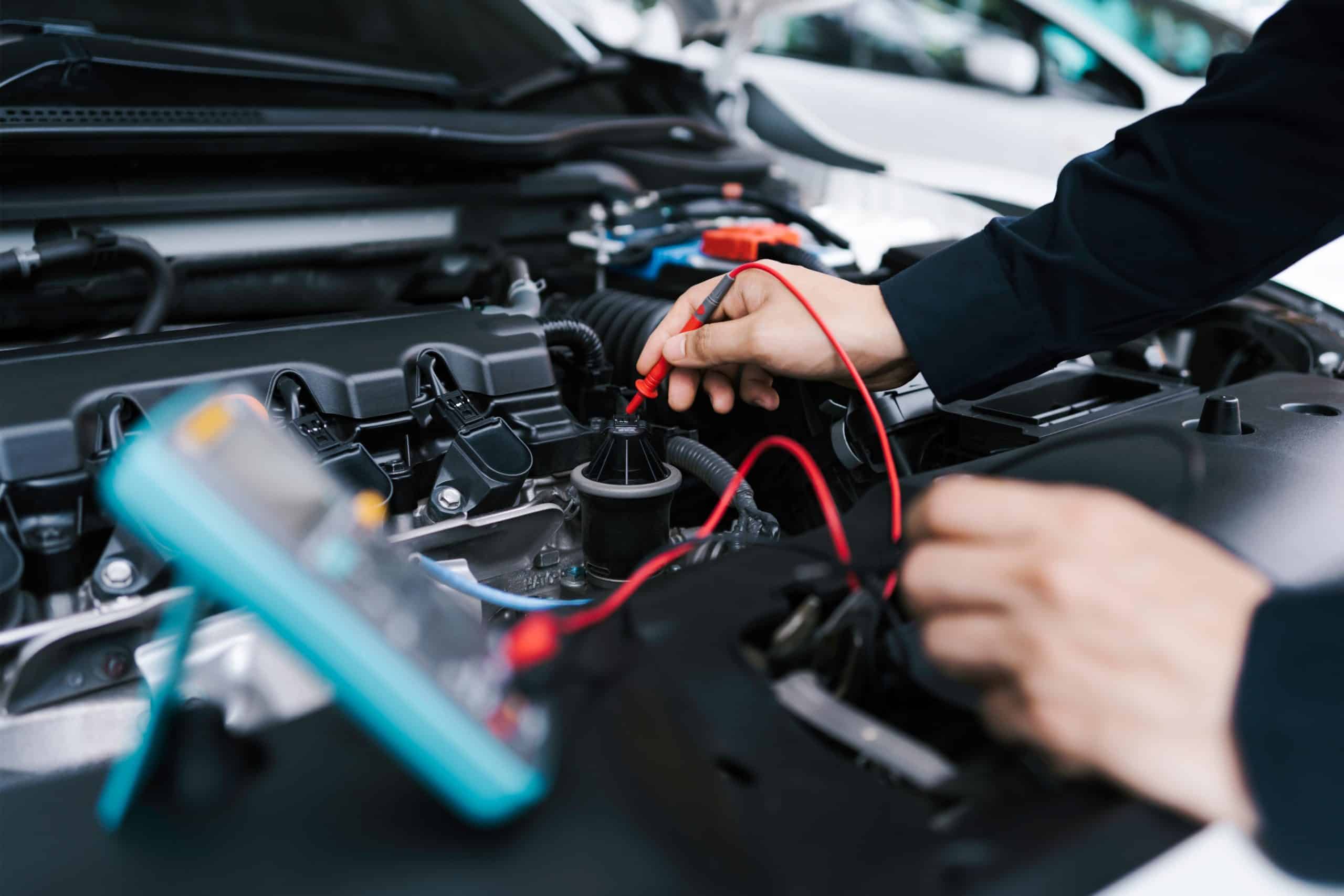 Autohuolto ammattilaisen työskentely